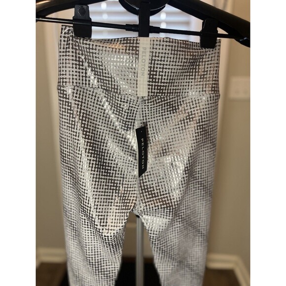 Peloton women’s leggings- Large- NWT-Show UP foil color - Picture 16 of 16